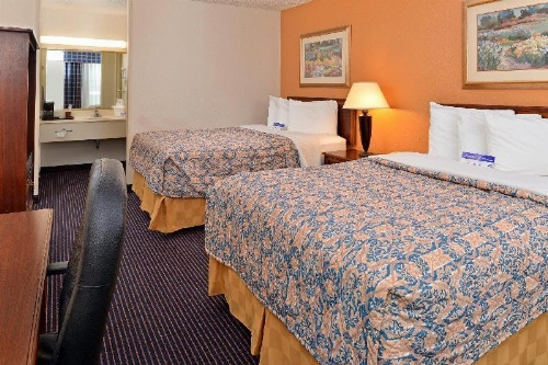 Econo Lodge Baton Rouge image 4