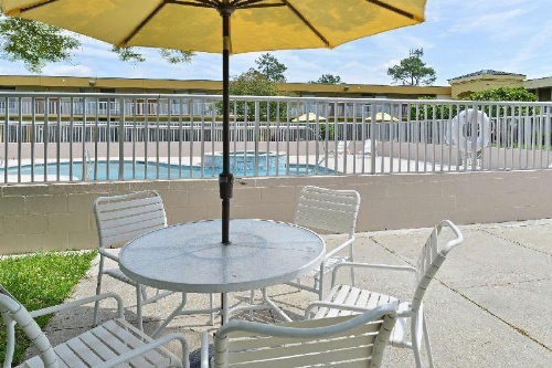 Econo Lodge Baton Rouge image 6