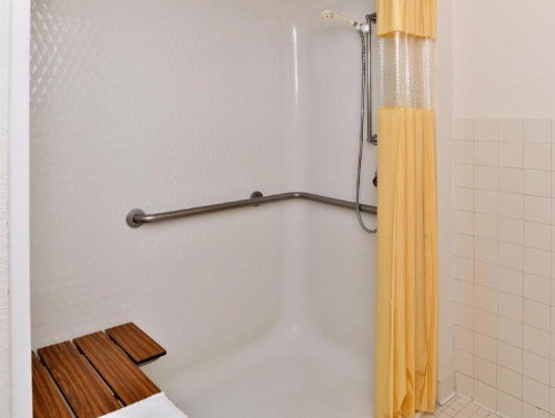 Econo Lodge Baton Rouge image 11