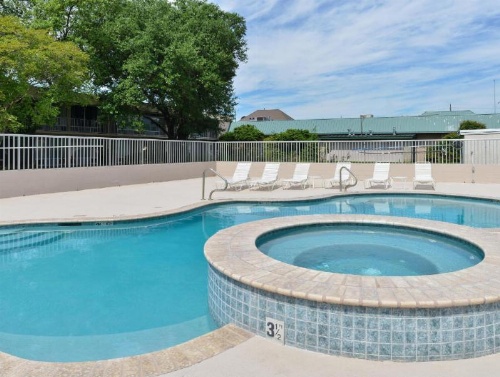Econo Lodge Baton Rouge image 18