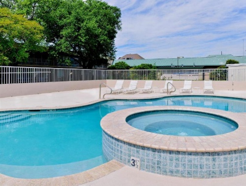 Econo Lodge Baton Rouge image 19