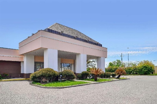 Econo Lodge Baton Rouge image 23
