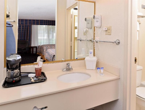 Econo Lodge Baton Rouge image 25